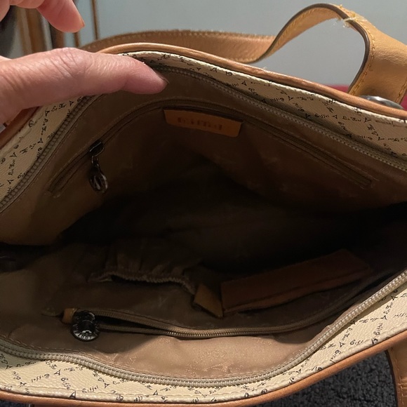 La Tour Eiffel Womens Medium Handbag - Picture 3 of 10